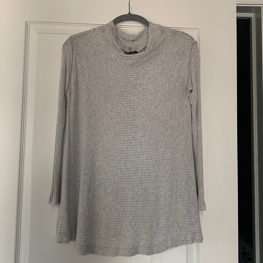 Free people top size small color gray